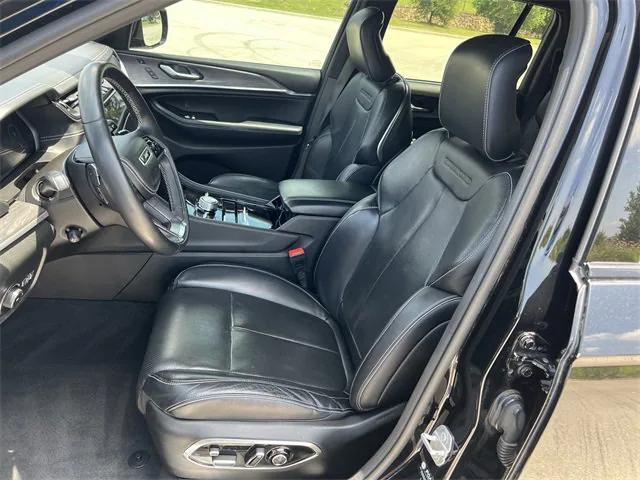 Photo of 2022 Diamond Black Crystal Pearlcoat Jeep Grand Cherokee