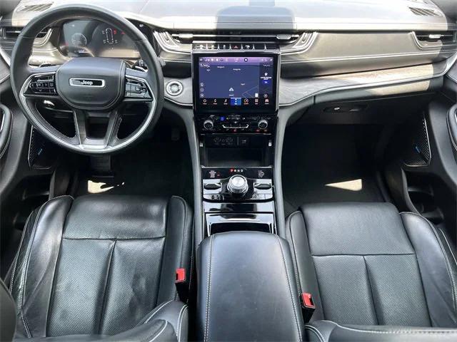 Photo of 2022 Diamond Black Crystal Pearlcoat Jeep Grand Cherokee