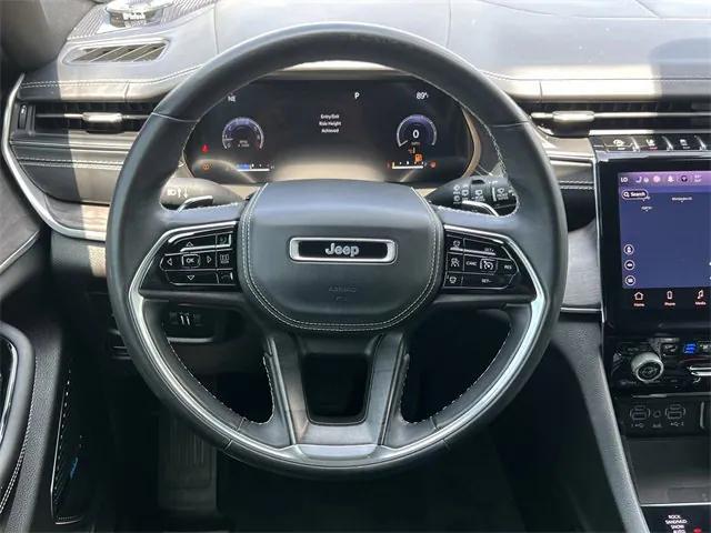Photo of 2022 Diamond Black Crystal Pearlcoat Jeep Grand Cherokee