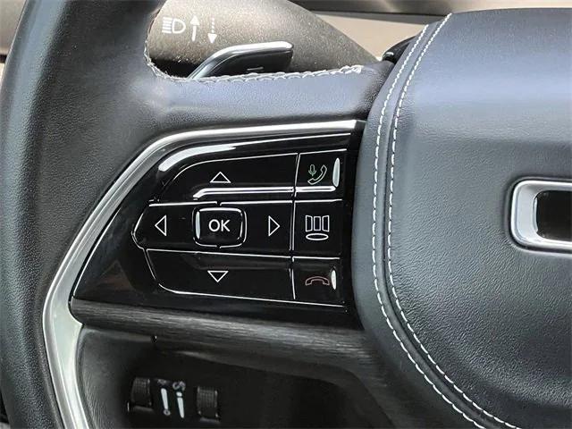 Photo of 2022 Diamond Black Crystal Pearlcoat Jeep Grand Cherokee