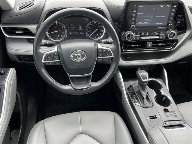 Photo of 2022 Gray Toyota Highlander
