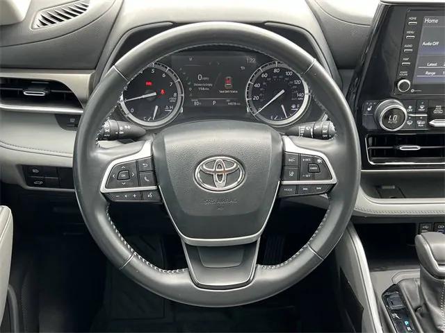 Photo of 2022 Gray Toyota Highlander