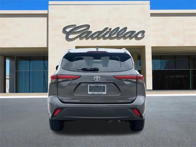 Photo of 2022 Gray Toyota Highlander