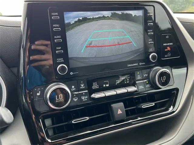 Photo of 2022 Gray Toyota Highlander