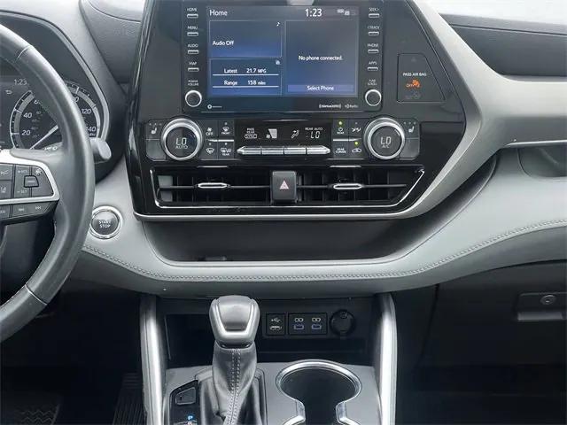 Photo of 2022 Gray Toyota Highlander