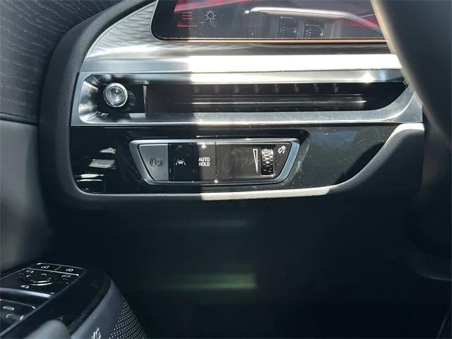 Photo of 2025 Argent Silver Metallic Cadillac XT5