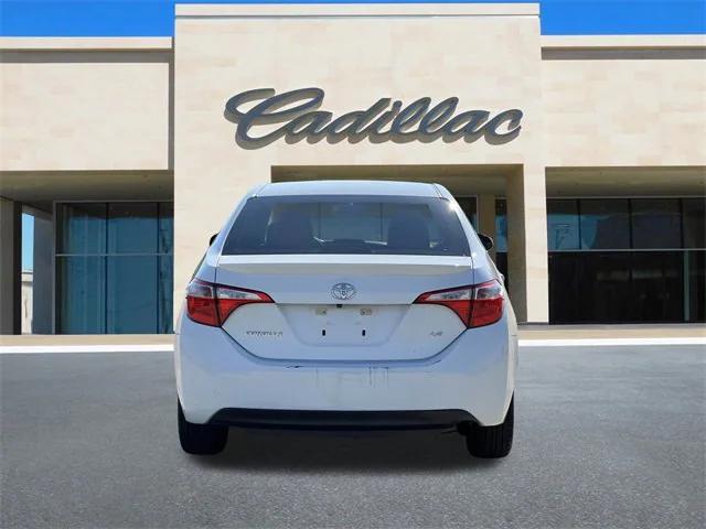 Photo of 2015 Super White Toyota Corolla