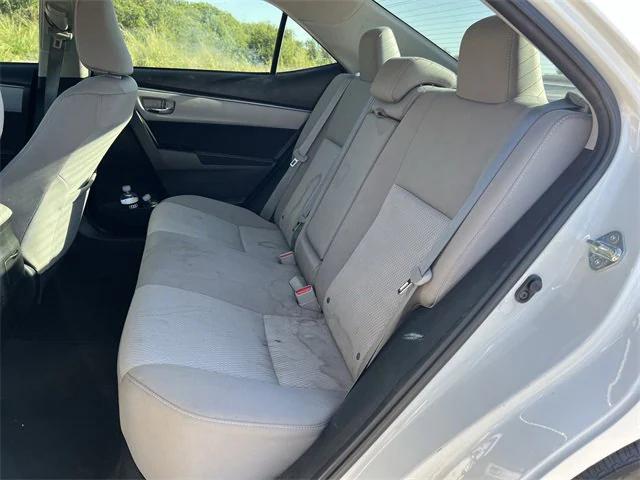 Photo of 2015 Super White Toyota Corolla