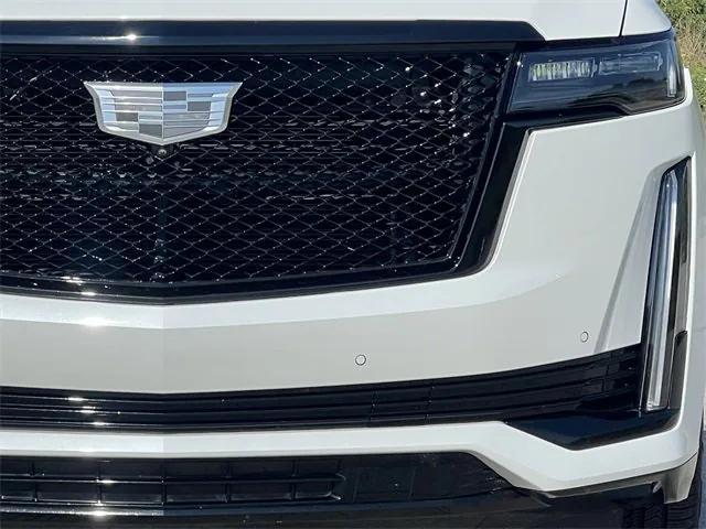 Photo of 2023 Crystal White Tricoat Cadillac Escalade