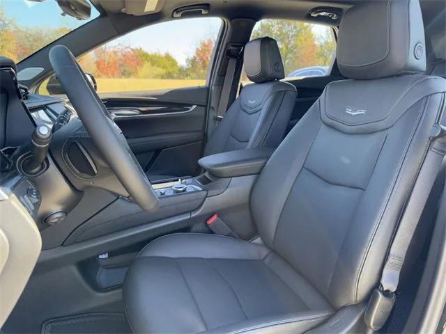 Photo of 2025 Stellar Black Metallic Cadillac XT5