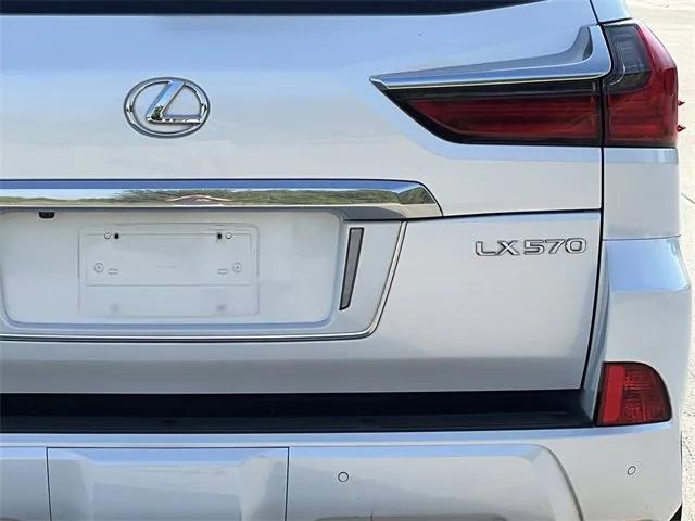 Photo of 2021 Eminent White Pearl Lexus LX 570