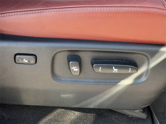 Photo of 2021 Eminent White Pearl Lexus LX 570