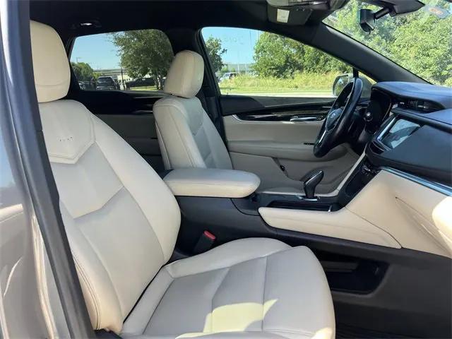 Photo of 2018 Bronze Dune Metallic Cadillac XT5