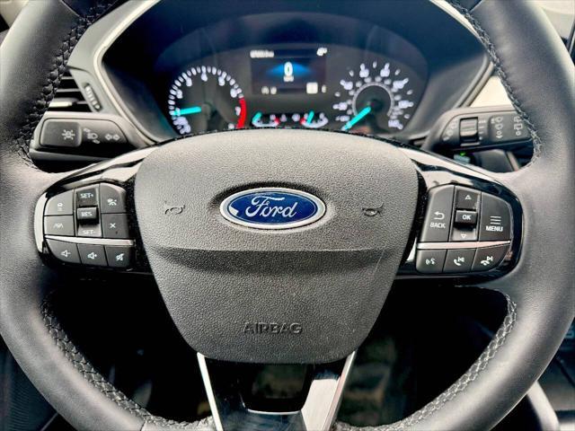 Photo of 2022 Carbonized Gray Metallic Ford Escape