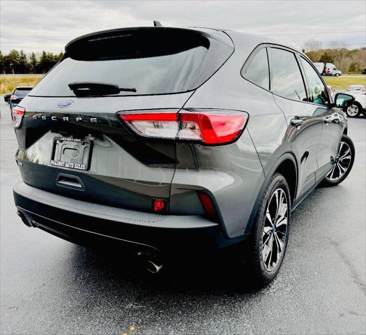 Photo of 2022 Carbonized Gray Metallic Ford Escape