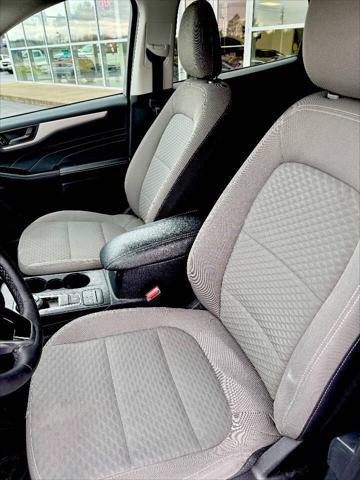 Photo of 2022 Carbonized Gray Metallic Ford Escape