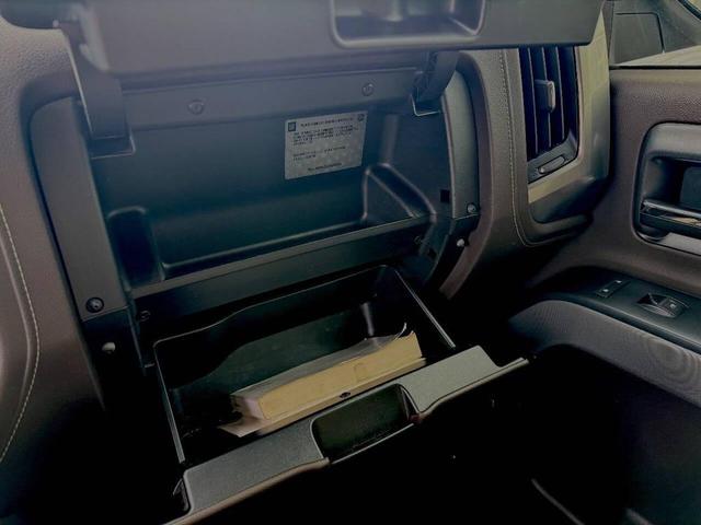 Photo of 2018 White Chevrolet Silverado 1500