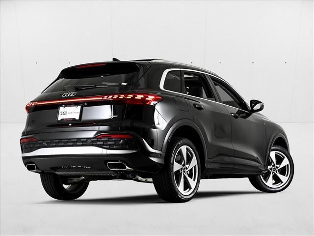 Photo of 2025 Mythos Black Metallic Audi Q5