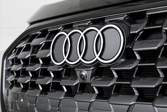 Photo of 2025 Mythos Black Metallic Audi Q5