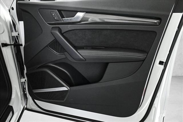 Photo of 2025 Glacier White Metallic Audi SQ5