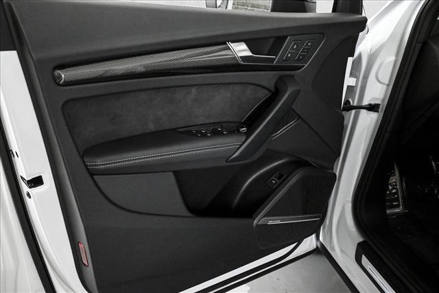 Photo of 2025 Glacier White Metallic Audi SQ5