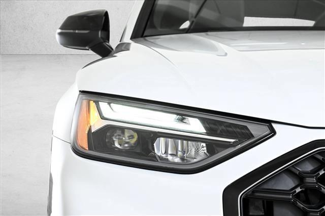 Photo of 2025 Glacier White Metallic Audi SQ5