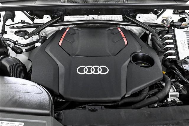 Photo of 2025 Glacier White Metallic Audi SQ5