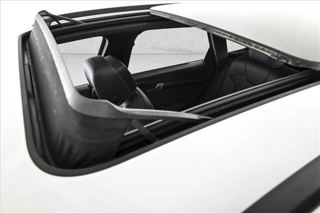 Photo of 2025 Glacier White Metallic Audi SQ5