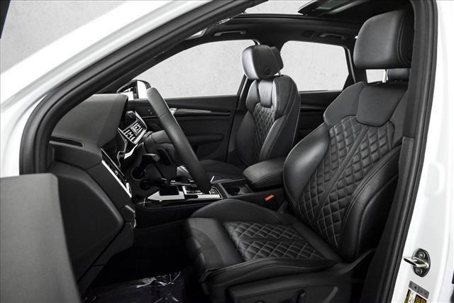 Photo of 2025 Glacier White Metallic Audi SQ5