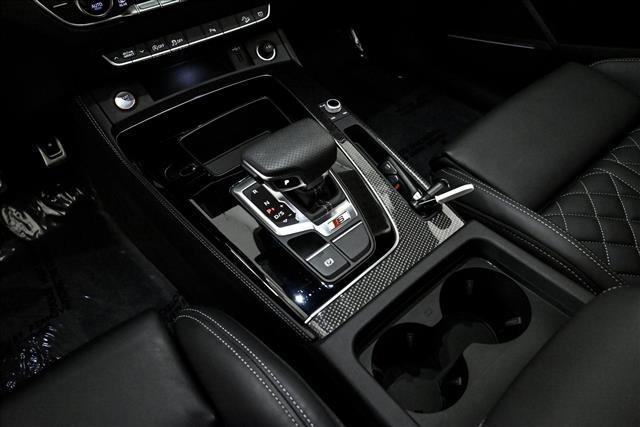 Photo of 2025 Glacier White Metallic Audi SQ5