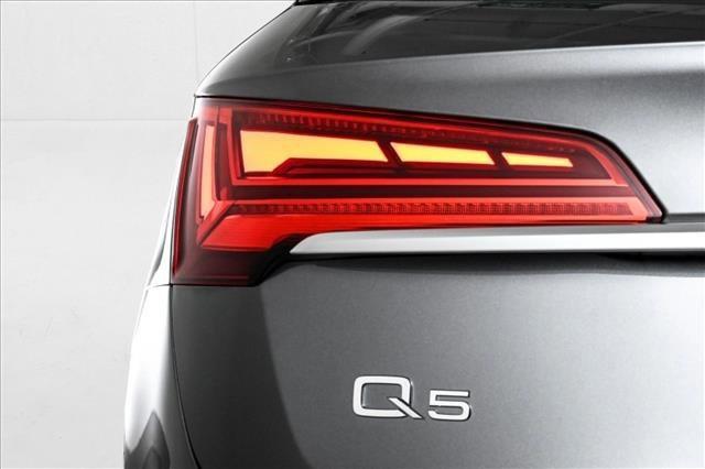 Photo of 2025 Daytona Gray Pearl Effect Audi Q5