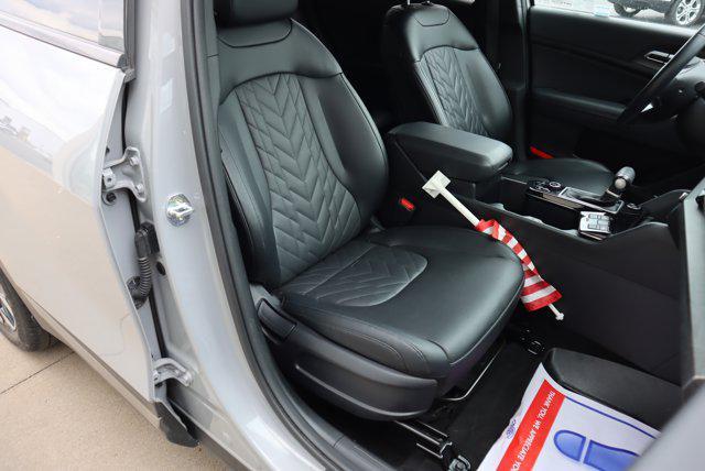 Photo of 2023 Wolf Gray Kia Sportage
