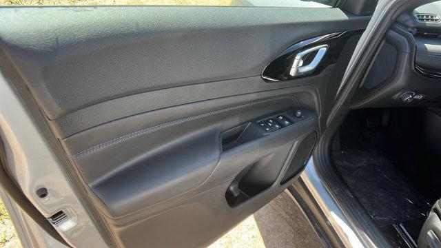 Photo of 2025 Silver Zynith Jeep Compass