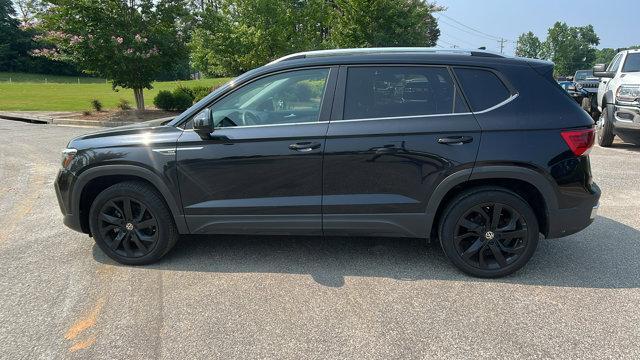 Photo of 2022 Deep Black Pearl Effect Volkswagen Taos