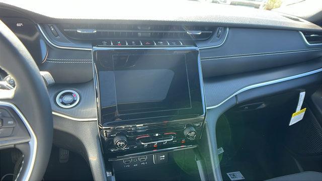 Photo of 2025 Metallic Jeep Grand Cherokee L