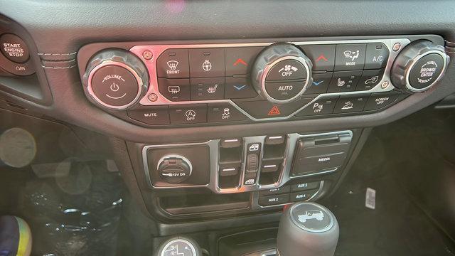 Photo of 2025 Black Clearcoat Jeep Wrangler