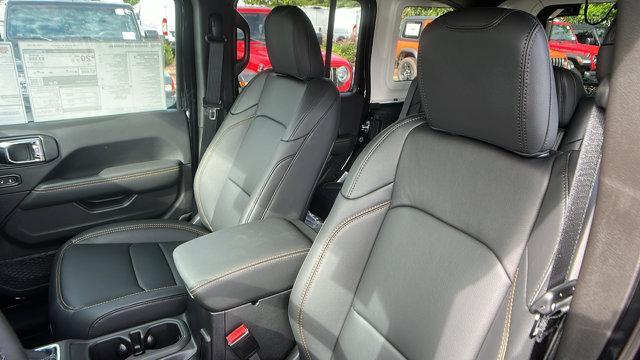 Photo of 2025 Black Clearcoat Jeep Wrangler