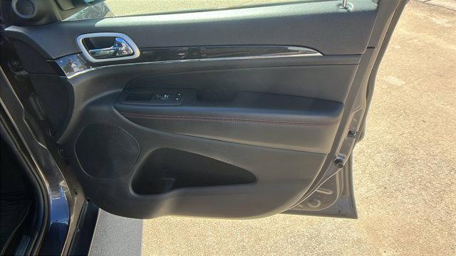 Photo of 2020 Granite Crystal Clearcoat Metallic Jeep Grand Cherokee