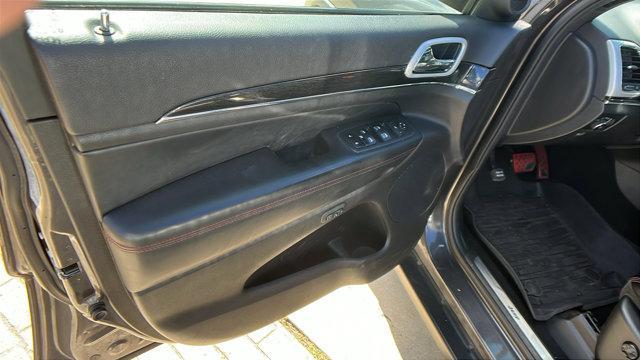 Photo of 2020 Granite Crystal Clearcoat Metallic Jeep Grand Cherokee