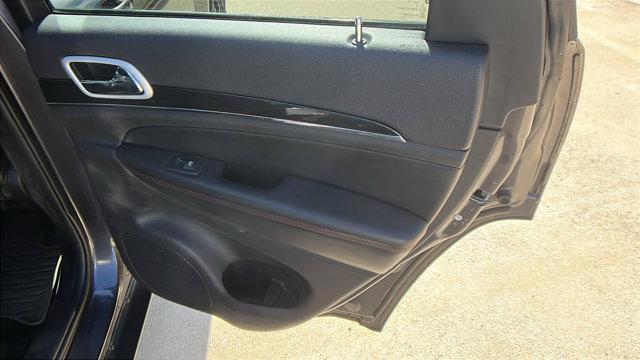 Photo of 2020 Granite Crystal Clearcoat Metallic Jeep Grand Cherokee