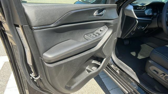 Photo of 2024 Diamond Black Jeep Grand Cherokee L