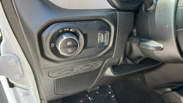 Photo of 2025 Bright White Clearcoat Jeep Gladiator