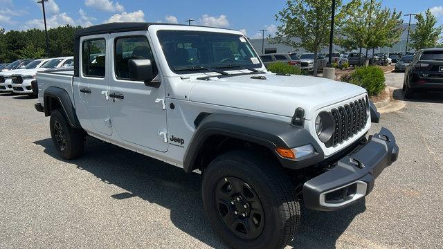 Photo of 2025 Bright White Clearcoat Jeep Gladiator
