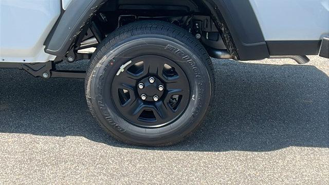 Photo of 2025 Bright White Clearcoat Jeep Gladiator