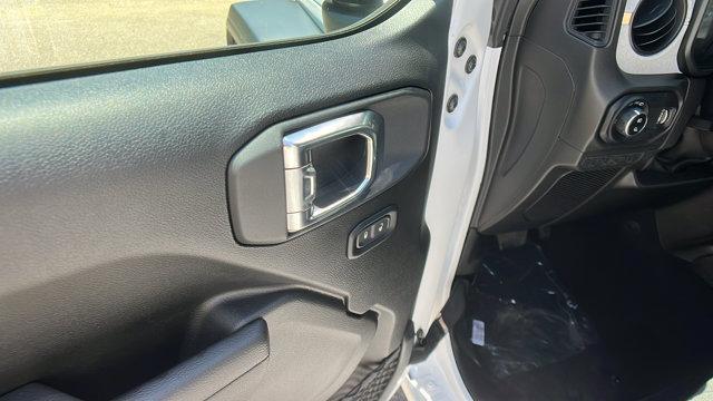 Photo of 2025 Bright White Clearcoat Jeep Gladiator