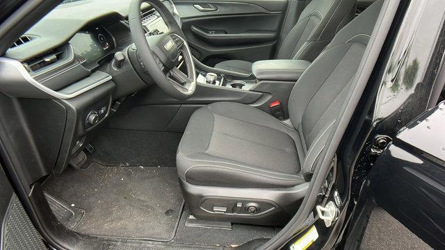 Photo of 2024 Diamond Black Jeep Grand Cherokee