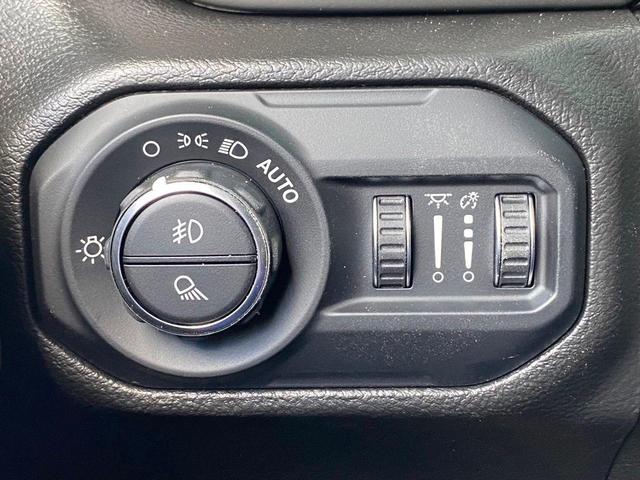 Photo of 2022 Black Clearcoat Jeep Gladiator