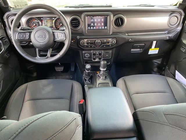 Photo of 2022 Black Clearcoat Jeep Gladiator