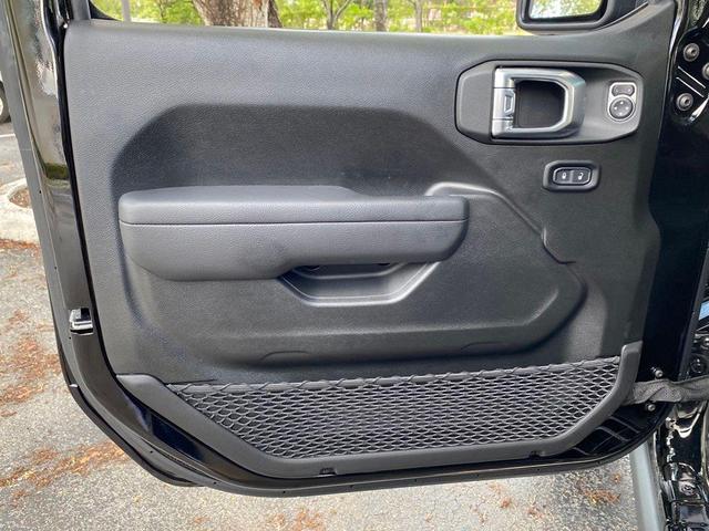Photo of 2022 Black Clearcoat Jeep Gladiator