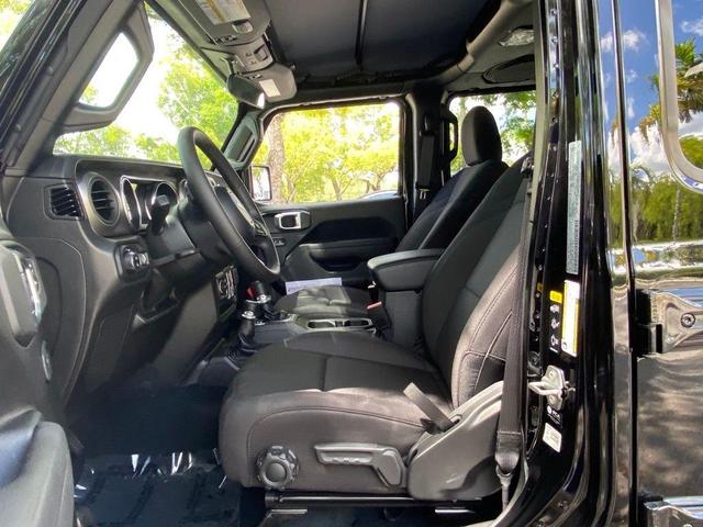 Photo of 2022 Black Clearcoat Jeep Gladiator